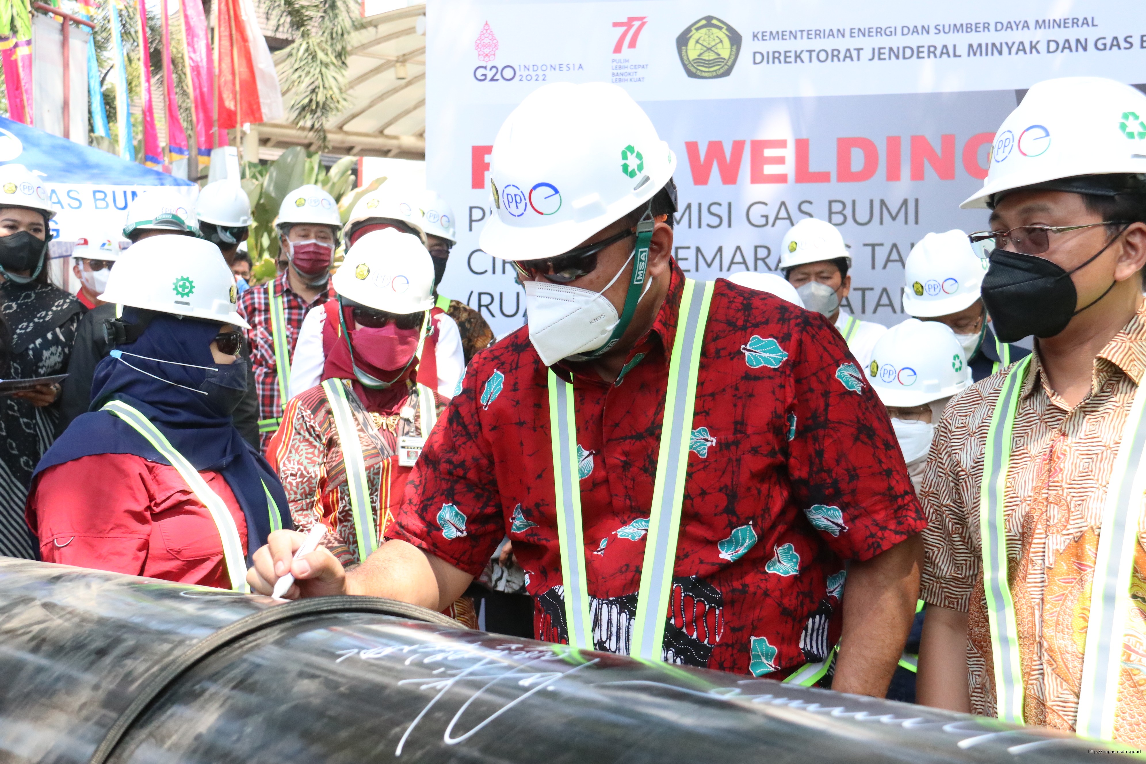 First Welding Pipa Cirebon-Semarang Tahap I